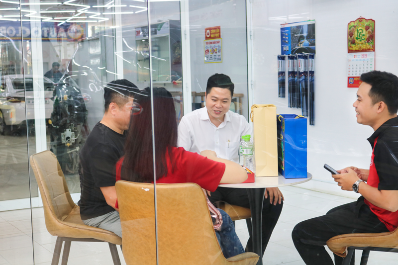 Khắc Trung Auto & Garage Ô Tô An Giang: Nâng Tầm Đẳng Cấp Độ Đèn Ô Tô Miền Tây